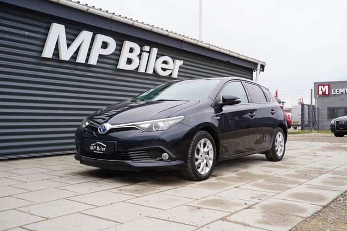 Blå Toyota Auris fra 2017