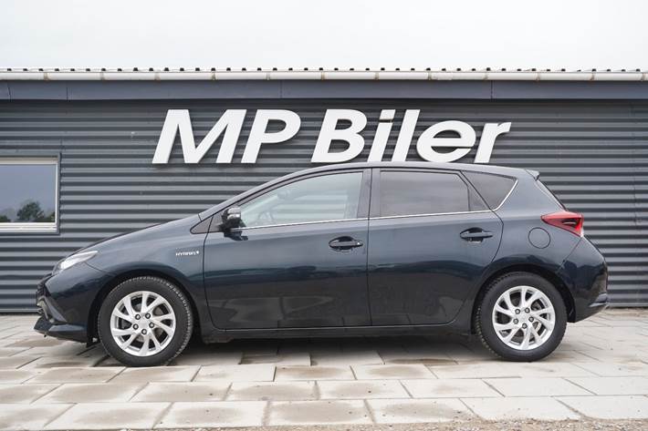 Blå Toyota Auris fra 2017