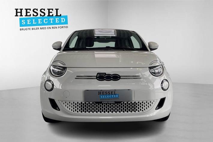 Grå Fiat 500e fra 2023