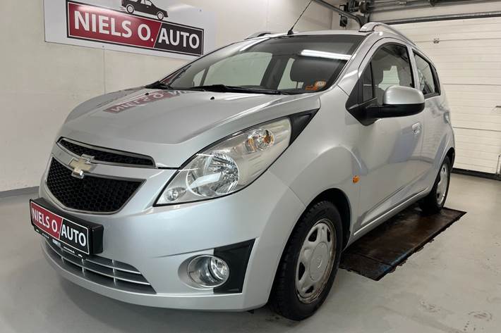 Sølv Chevrolet Spark fra 2011