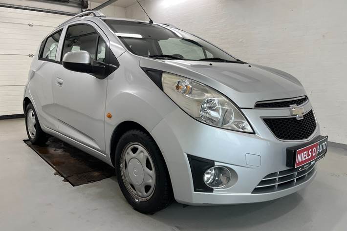Sølv Chevrolet Spark fra 2011