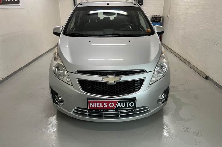 Sølv Chevrolet Spark fra 2011