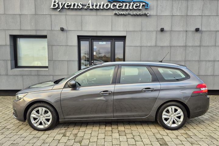 Grå Peugeot 308 fra 2020