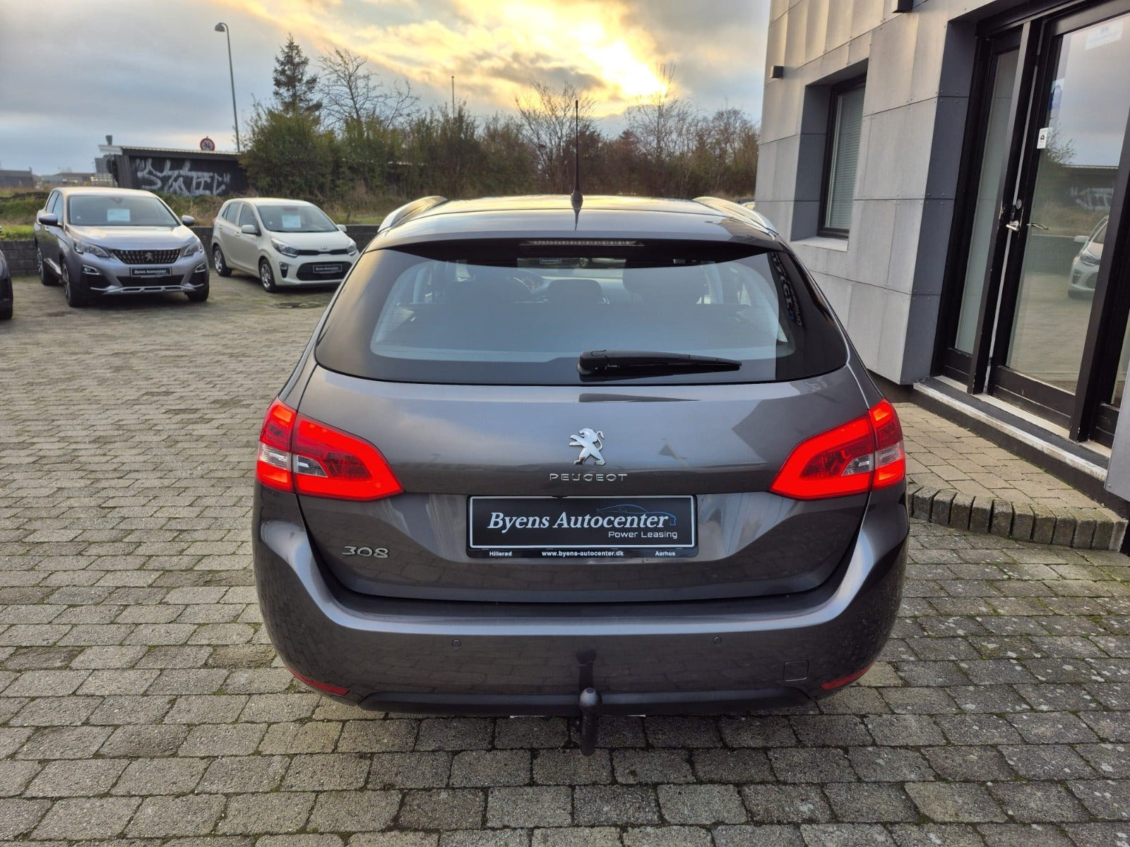 Grå Peugeot 308 fra 2020