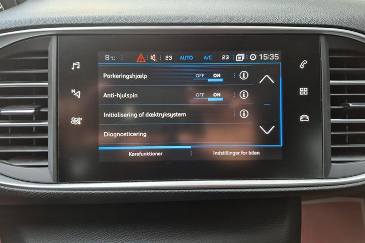Grå Peugeot 308 fra 2020