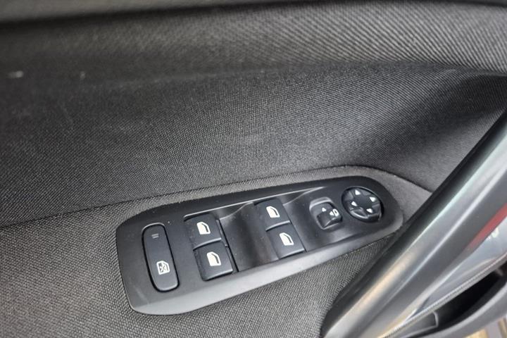 Grå Peugeot 308 fra 2020