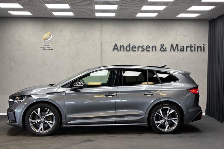Grå Skoda Enyaq fra 2023
