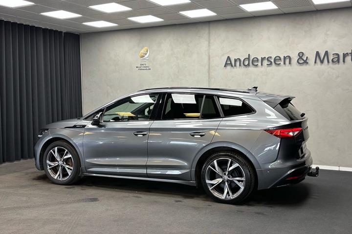 Grå Skoda Enyaq fra 2023