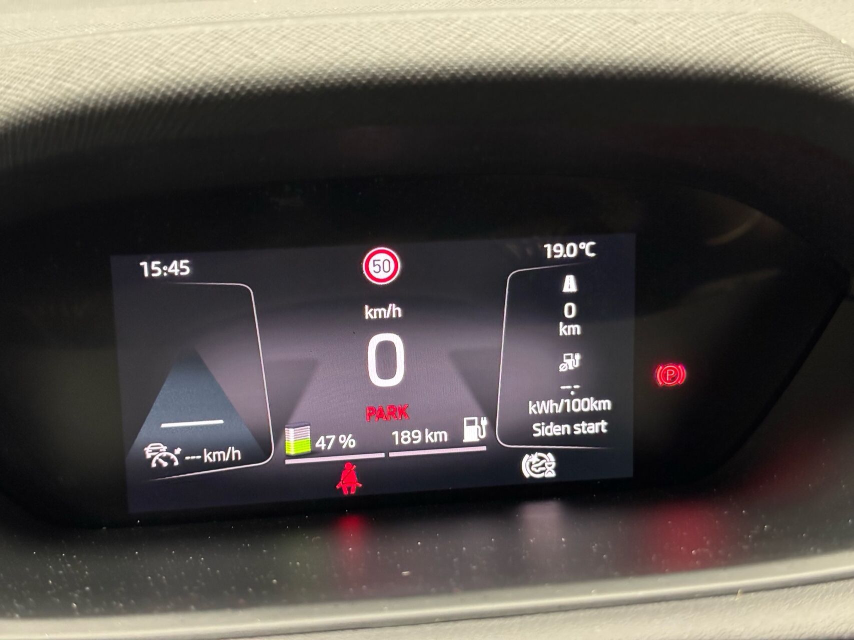 Grå Skoda Enyaq fra 2023