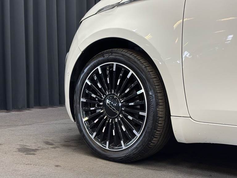 Fiat 500e 3+1 EL La Prima By Bocelli 118HK 4d Aut.