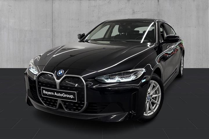 Sort BMW i4 fra 2023 set udefra