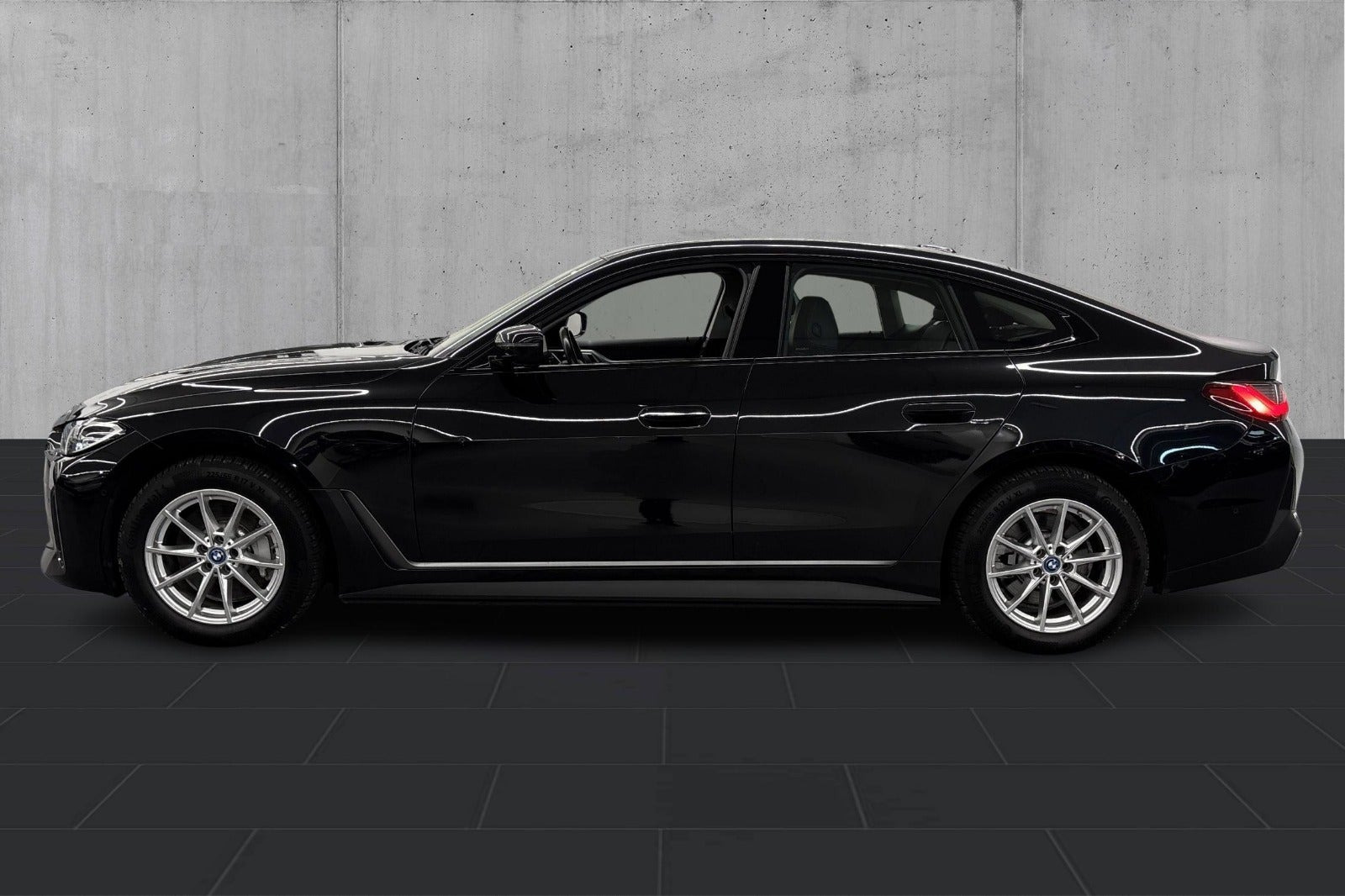 Sort BMW i4 fra 2023