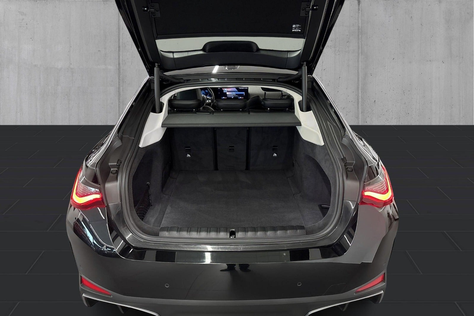 Sort BMW i4 fra 2023
