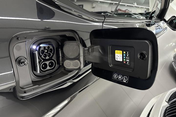 Sort BMW i4 fra 2023