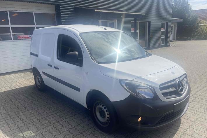 Hvid Mercedes Citan 109 fra 2020
