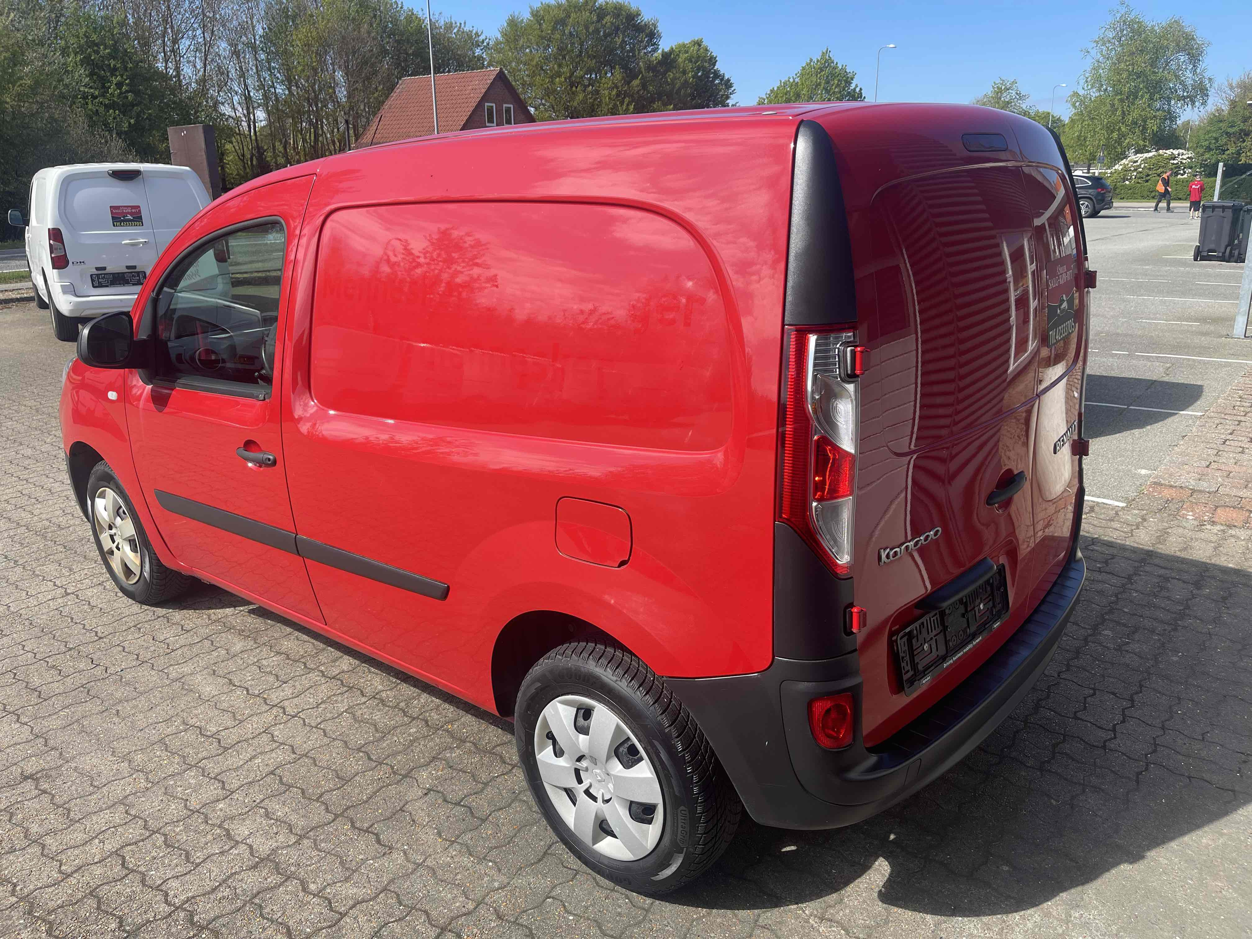 Rød Renault Kangoo fra 2021