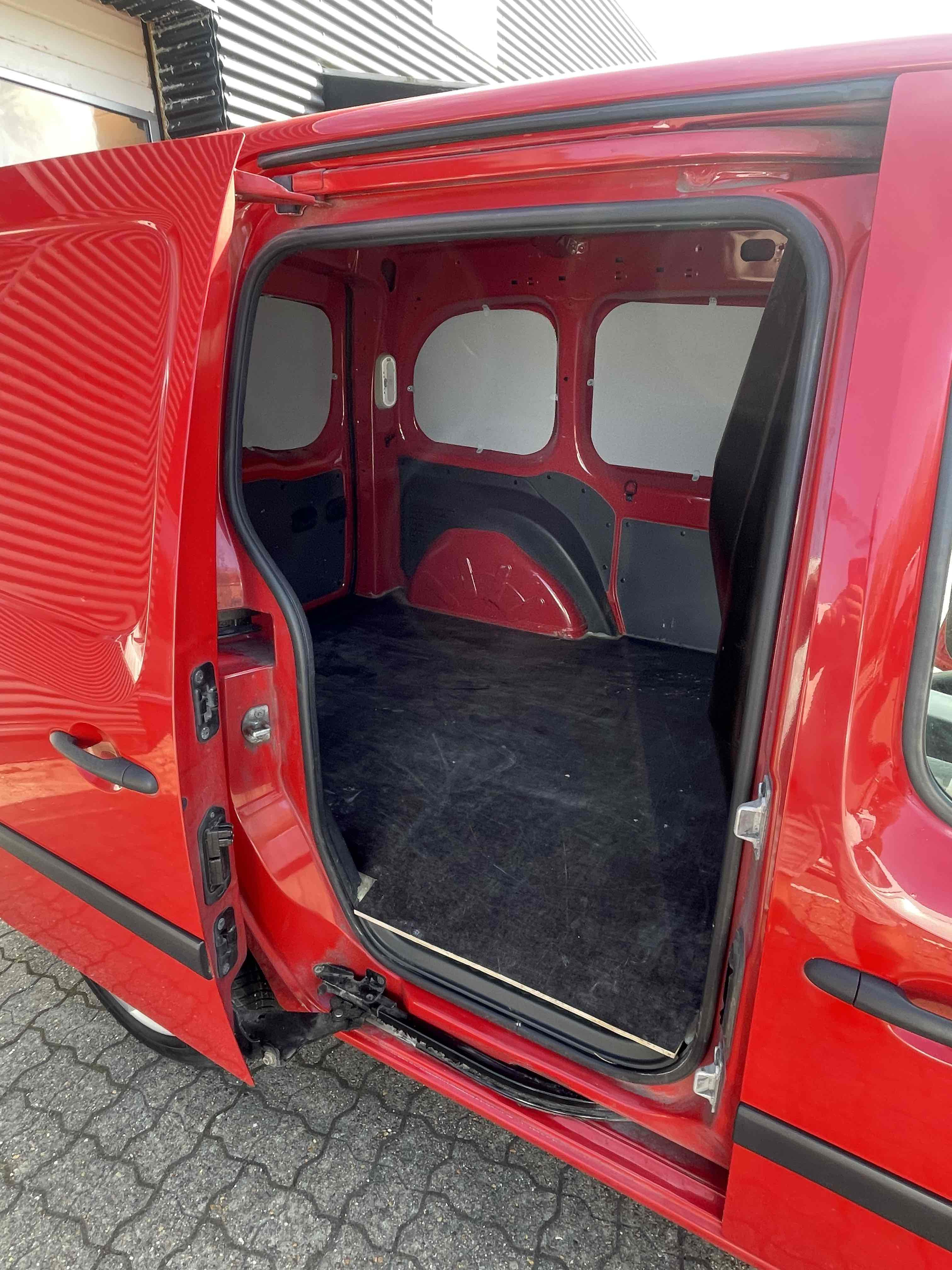 Rød Renault Kangoo fra 2021