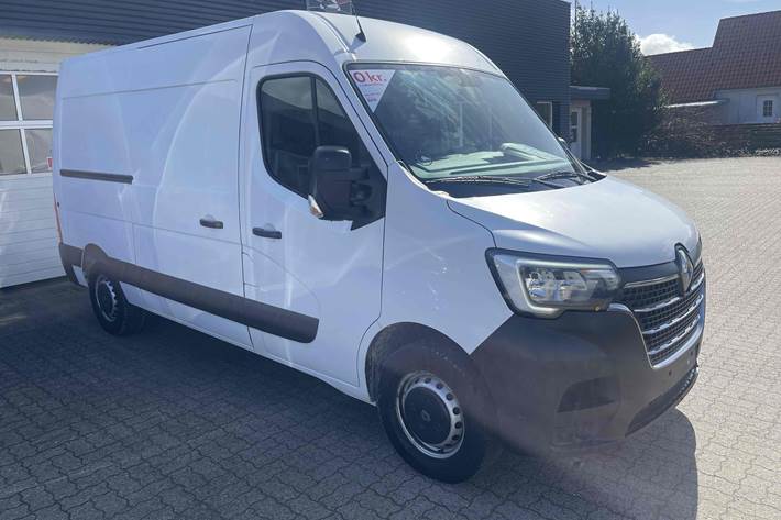 Hvid Renault Master fra 2020