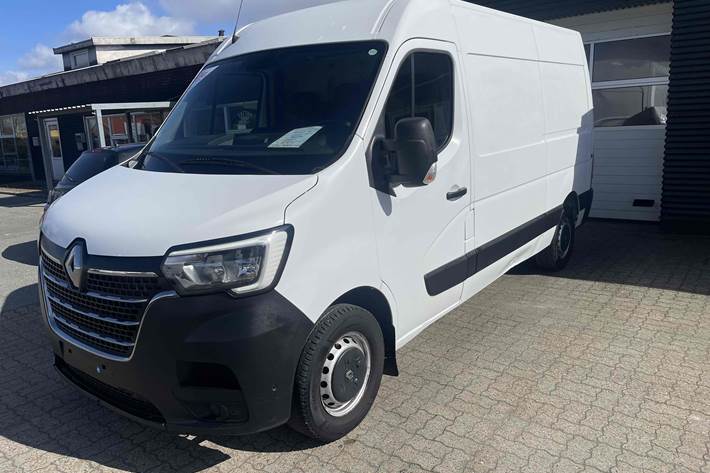 Hvid Renault Master fra 2020