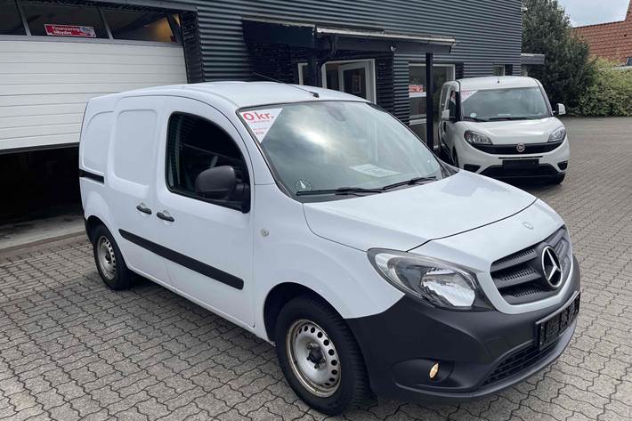 Hvid Mercedes Citan fra 2019