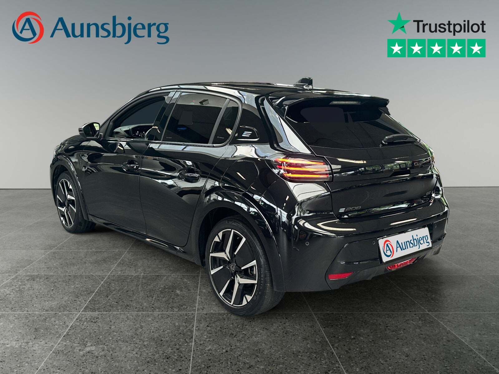Sort Peugeot e-208 fra 2025