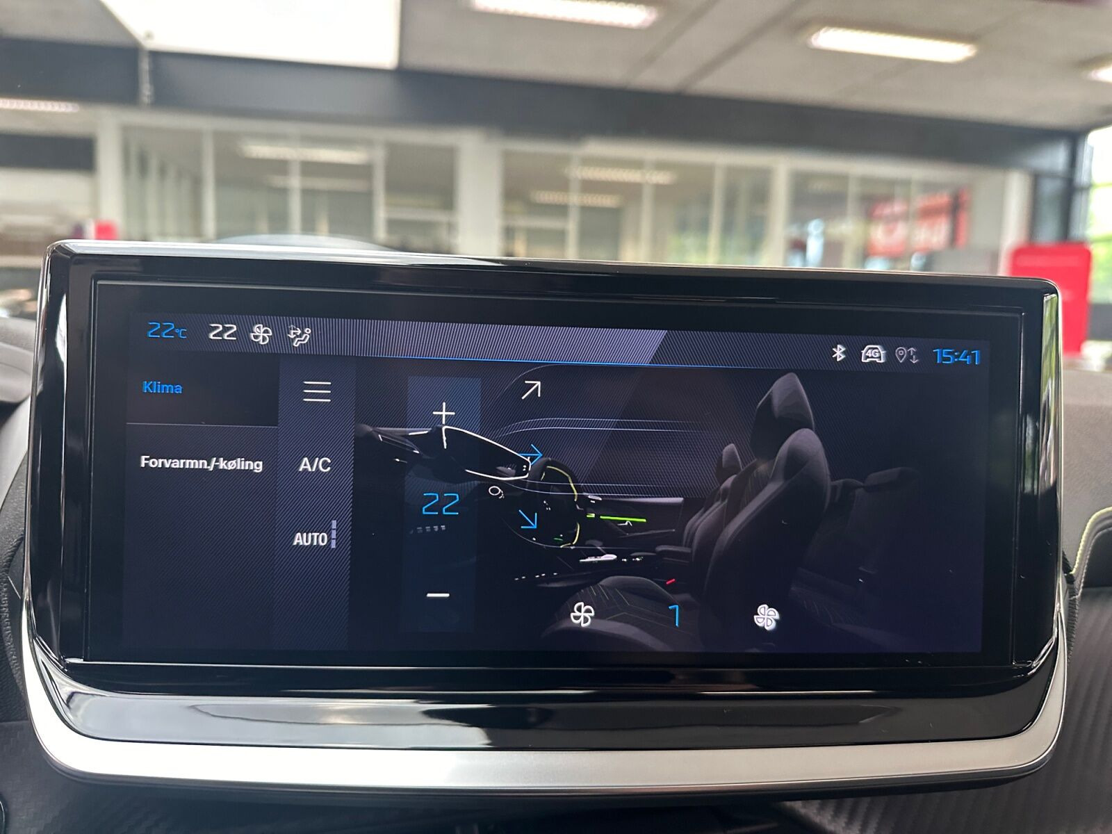 Sort Peugeot e-208 fra 2025