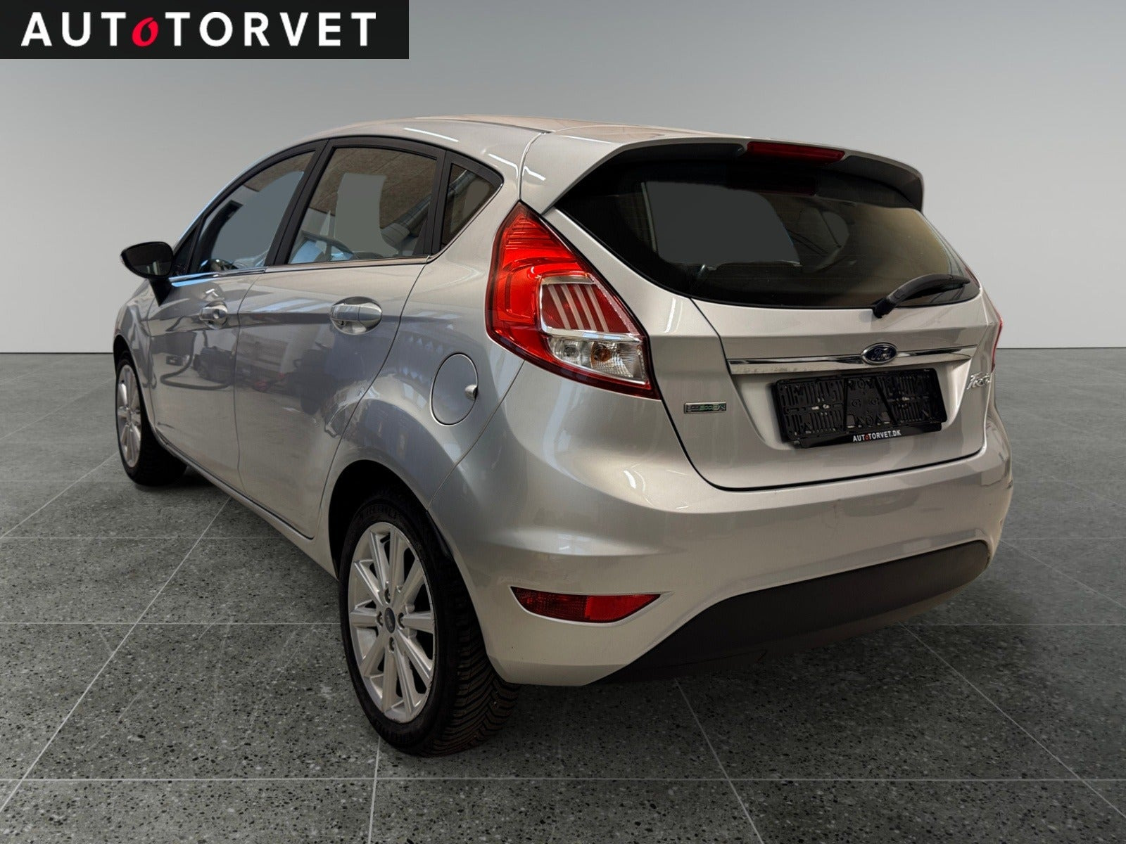 Sølv Ford Fiesta fra 2016