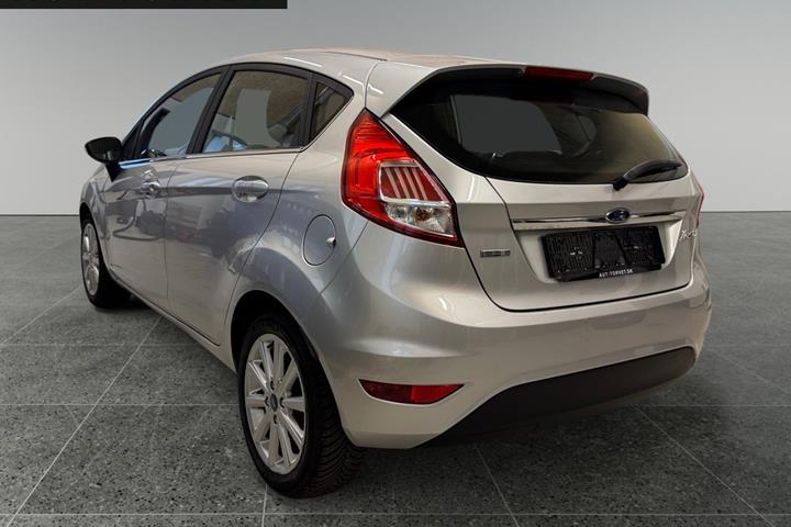 Sølv Ford Fiesta fra 2016