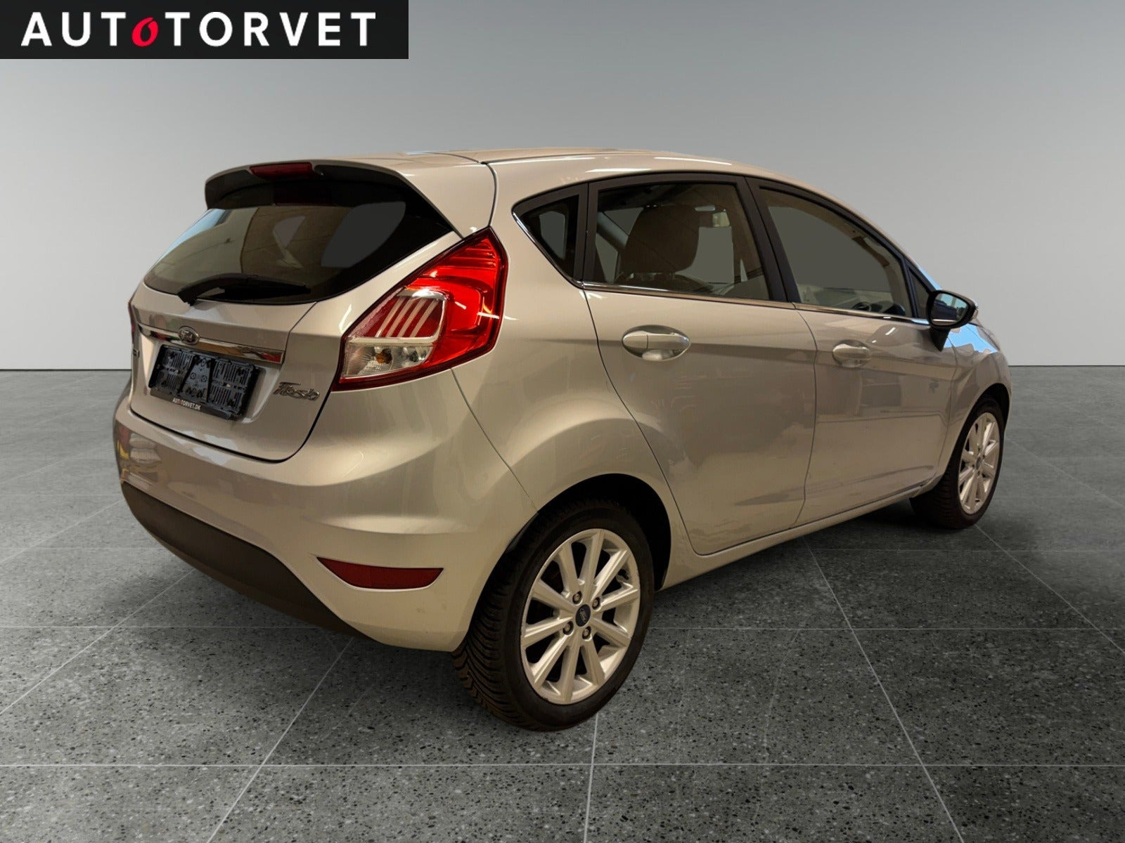 Sølv Ford Fiesta fra 2016