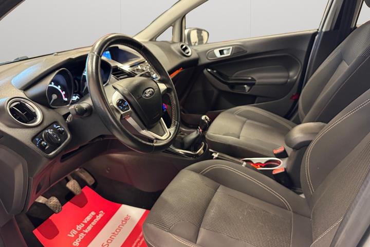 Sølv Ford Fiesta fra 2016