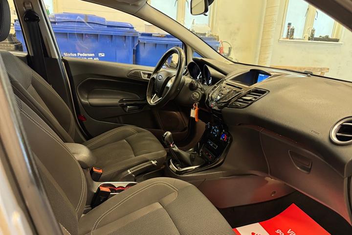 Sølv Ford Fiesta fra 2016