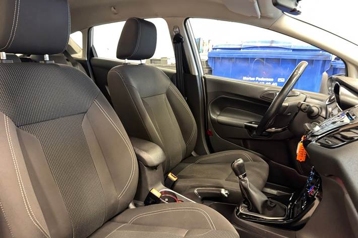 Sølv Ford Fiesta fra 2016