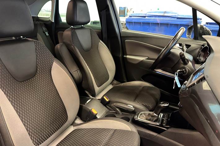 Sølv Opel Crossland X fra 2019