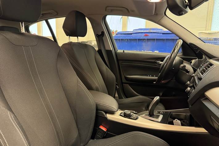 Sort BMW 118d fra 2017