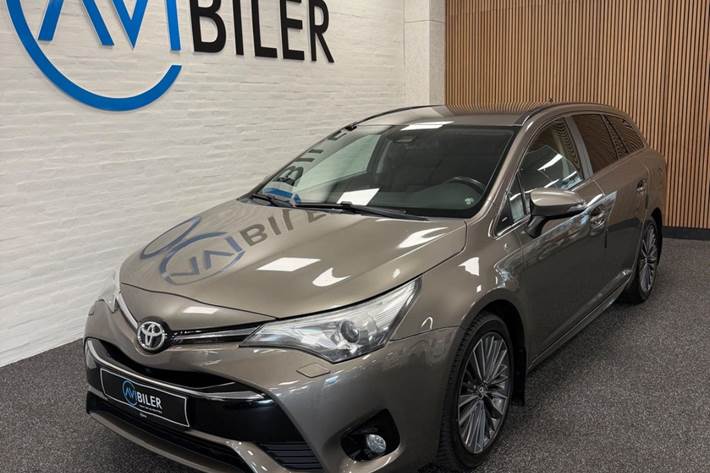 Grå Toyota Avensis fra 2016