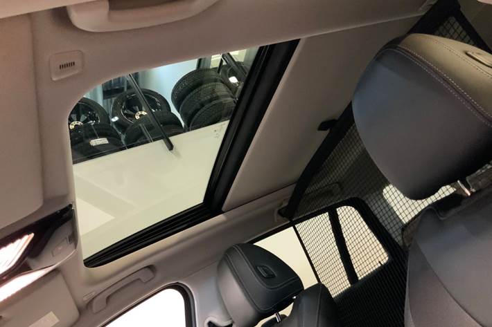 Grå BMW 330d fra 2020