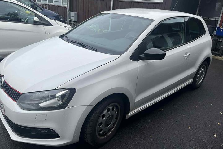 Hvid VW Polo fra 2013