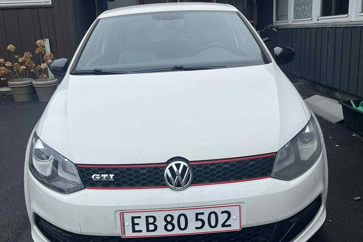 Hvid VW Polo fra 2013