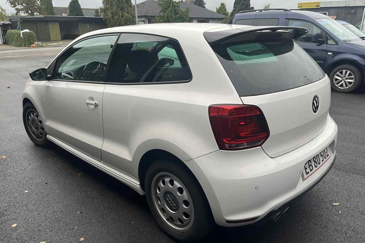 Hvid VW Polo fra 2013