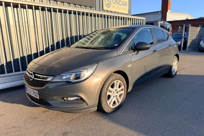 Blå Opel Astra fra 2016 set udefra