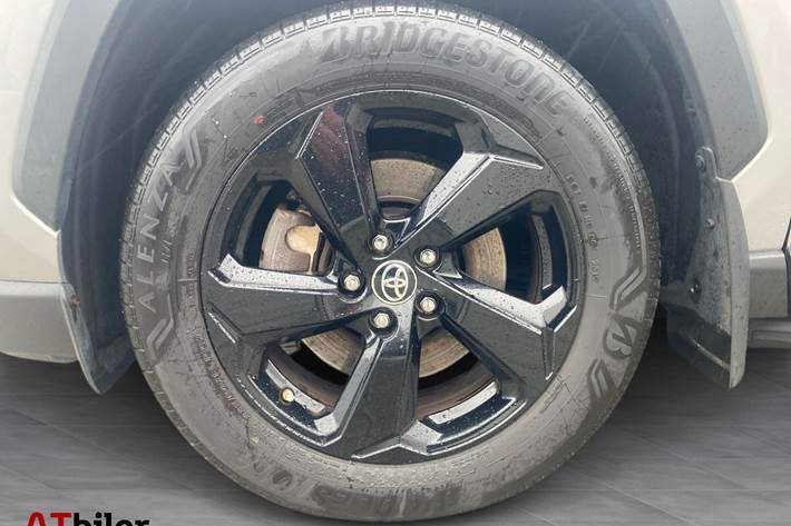 Grå Toyota RAV4 fra 2019