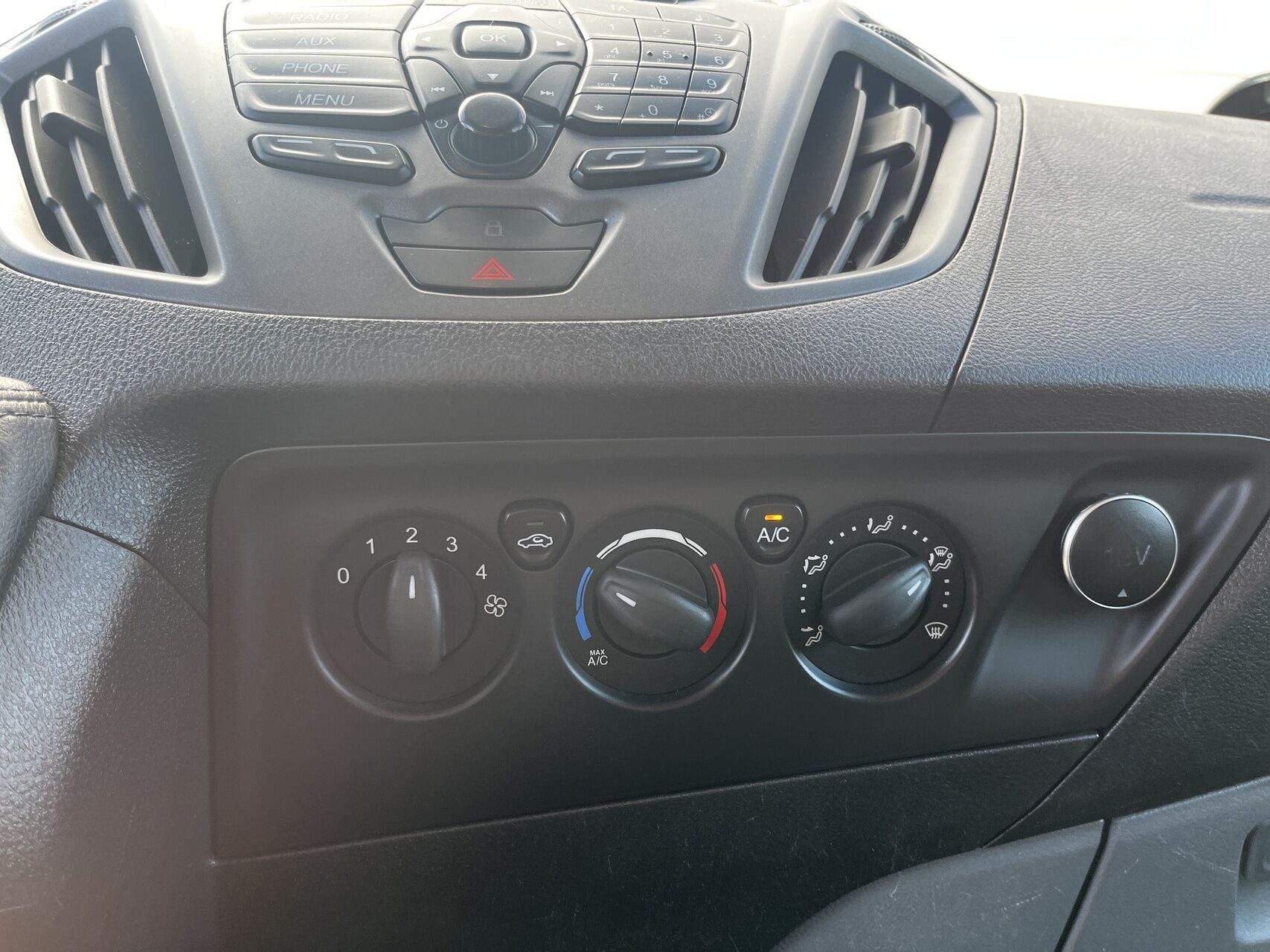 Hvid Ford Transit Custom fra 2014