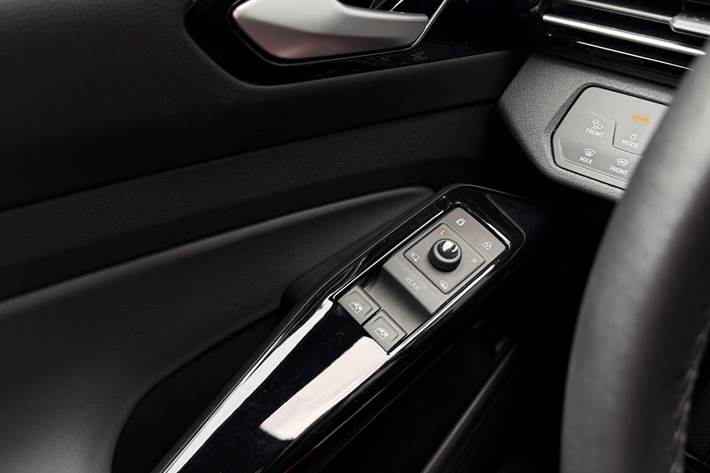 Blå VW ID.5 fra 2025