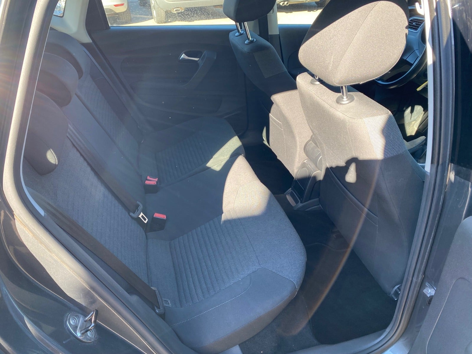 Grå VW Polo fra 2012