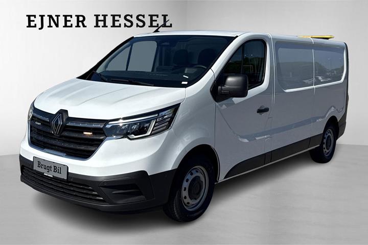 Hvid Renault Trafic fra 2025 set udefra