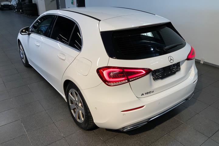 Hvid Mercedes A180 d fra 2019