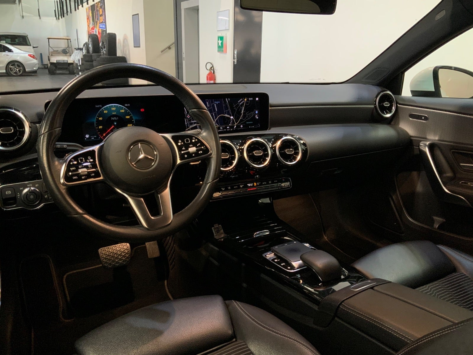 Hvid Mercedes A180 d fra 2019