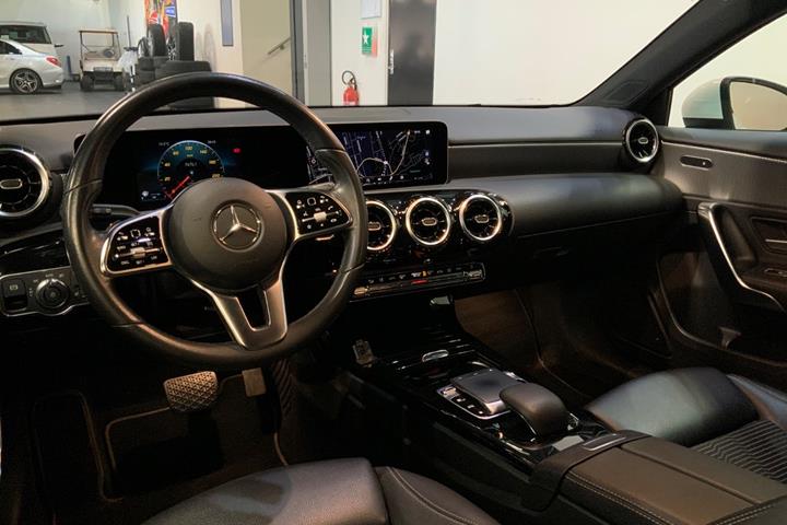 Hvid Mercedes A180 d fra 2019