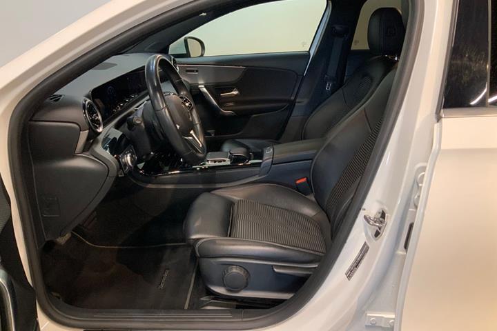 Hvid Mercedes A180 d fra 2019