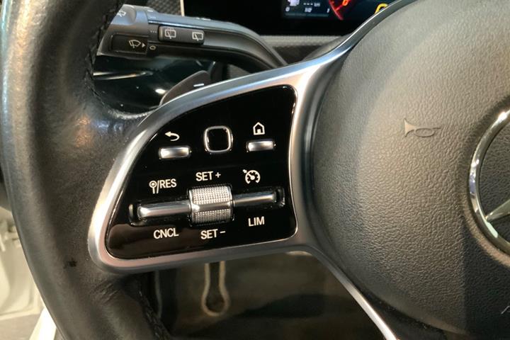 Hvid Mercedes A180 d fra 2019